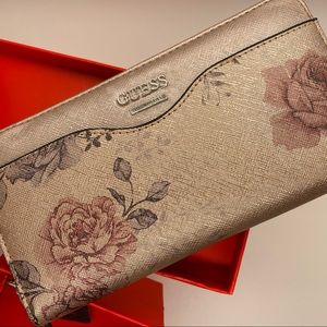 Guess Los Angeles women’s wallet.